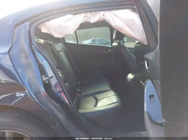 3MZBN1V37JM163050 2018 MAZDA 3 - Image 8