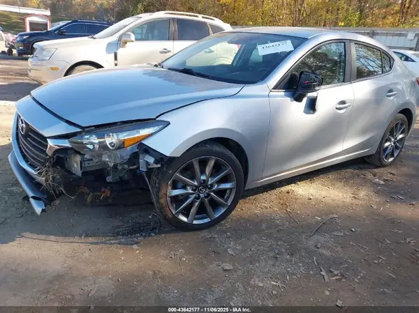 3MZBN1V37JM164215 2018 MAZDA 3 - Image 2