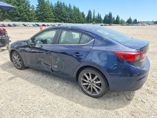 3MZBN1V37JM172976 2018 MAZDA 3 - Image 2
