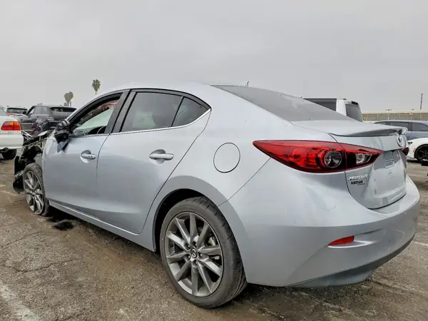 3MZBN1V37JM175425 2018 MAZDA 3 - Image 2