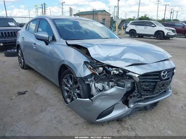 3MZBN1V37JM177580 2018 MAZDA 3 - Image 1