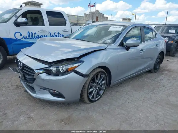 3MZBN1V37JM177580 2018 MAZDA 3 - Image 2