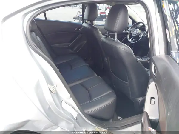3MZBN1V37JM180222 2018 MAZDA 3 - Image 8