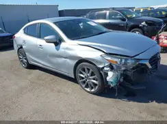 3MZBN1V37JM181208 2018 MAZDA 3