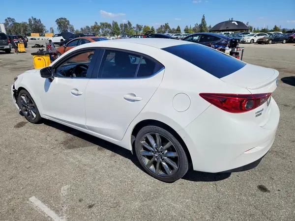 3MZBN1V37JM182603 2018 MAZDA 3 - Image 2