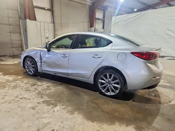 3MZBN1V37JM183301 2018 MAZDA 3 - Image 2