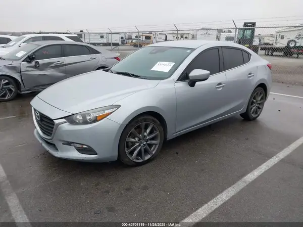 3MZBN1V37JM200999 2018 MAZDA 3 - Image 2