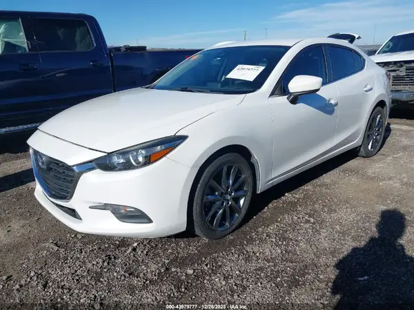 3MZBN1V37JM202459 2018 MAZDA 3 - Image 2