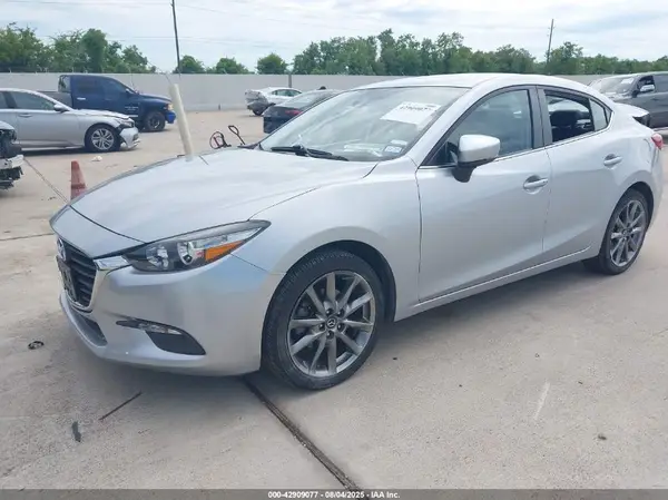 3MZBN1V37JM204955 2018 MAZDA 3 - Image 2