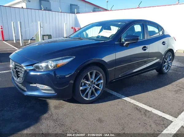 3MZBN1V37JM205569 2018 MAZDA 3 - Image 2