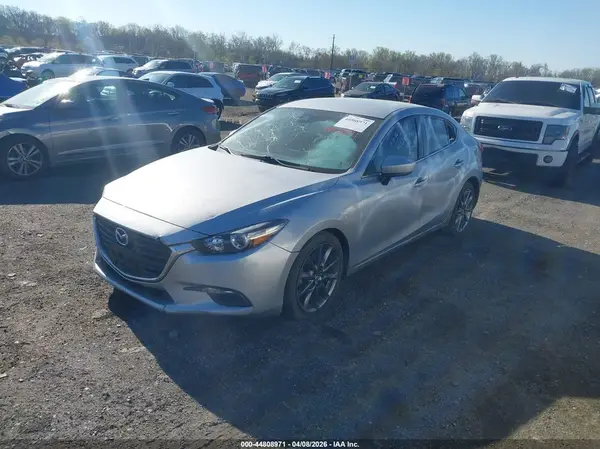 3MZBN1V37JM205863 2018 MAZDA 3 - Image 2