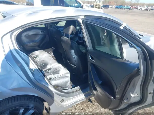 3MZBN1V37JM205863 2018 MAZDA 3 - Image 8