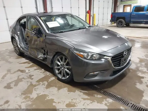 3MZBN1V37JM215017 2018 MAZDA 3 - Image 1