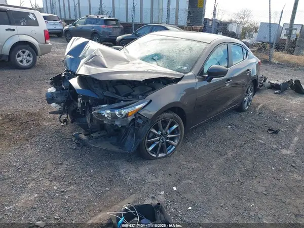 3MZBN1V37JM247465 2018 MAZDA 3 - Image 2