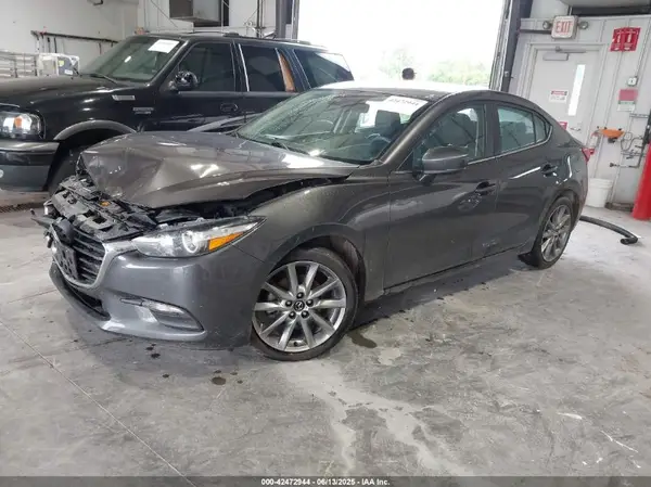 3MZBN1V37JM254075 2018 MAZDA 3 - Image 2