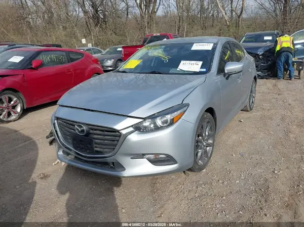 3MZBN1V37JM262418 2018 MAZDA 3 - Image 2