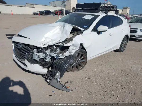 3MZBN1V37JM271894 2018 MAZDA 3 - Image 2