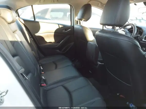 3MZBN1V38JM165874 2018 MAZDA 3 - Image 8