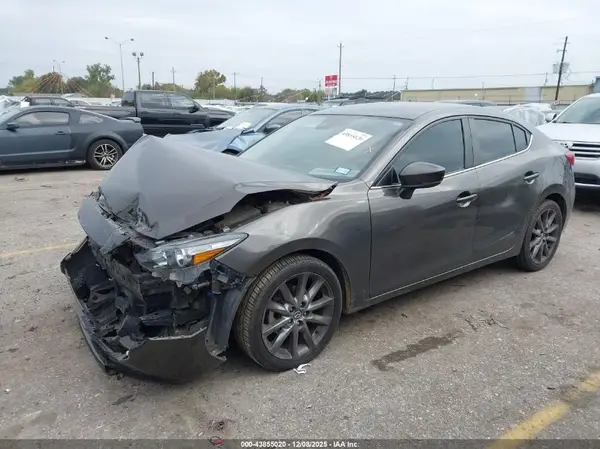 3MZBN1V38JM166166 2018 MAZDA 3 - Image 2