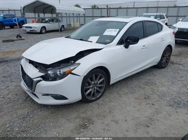 3MZBN1V38JM170055 2018 MAZDA 3 - Image 2
