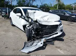 3MZBN1V38JM177748 2018 MAZDA 3