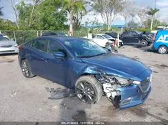 3MZBN1V38JM190712 2018 MAZDA 3