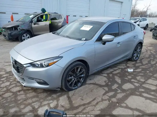 3MZBN1V38JM200770 2018 MAZDA 3 - Image 2