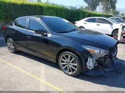 3MZBN1V38JM201501 2018 MAZDA 3
