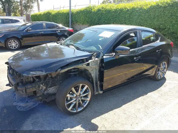 3MZBN1V38JM201501 2018 MAZDA 3 - Image 2