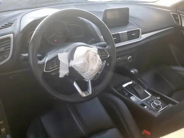 3MZBN1V38JM206164 2018 MAZDA 3 - Image 8