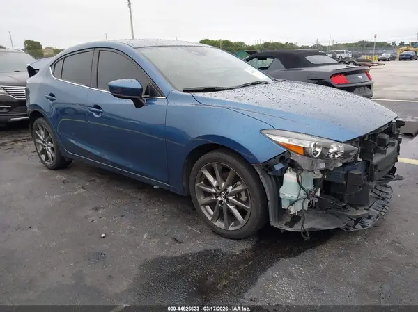 3MZBN1V38JM214135 2018 MAZDA 3