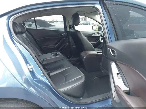 3MZBN1V38JM214135 2018 MAZDA 3 - Image 8