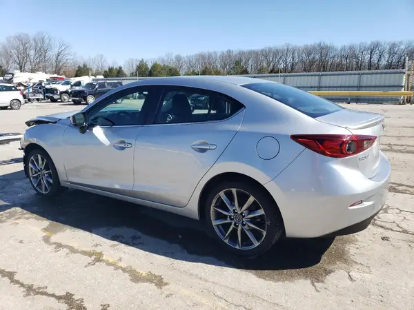 3MZBN1V38JM218413 2018 MAZDA 3 - Image 2