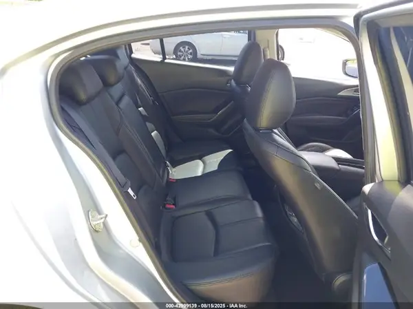 3MZBN1V38JM232652 2018 MAZDA 3 - Image 8