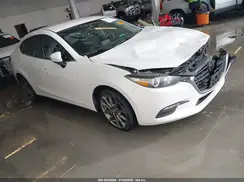 3MZBN1V38JM246115 2018 MAZDA 3