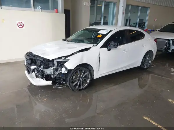 3MZBN1V38JM246115 2018 MAZDA 3 - Image 2
