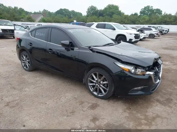 3MZBN1V38JM255963 2018 MAZDA 3 - Image 1