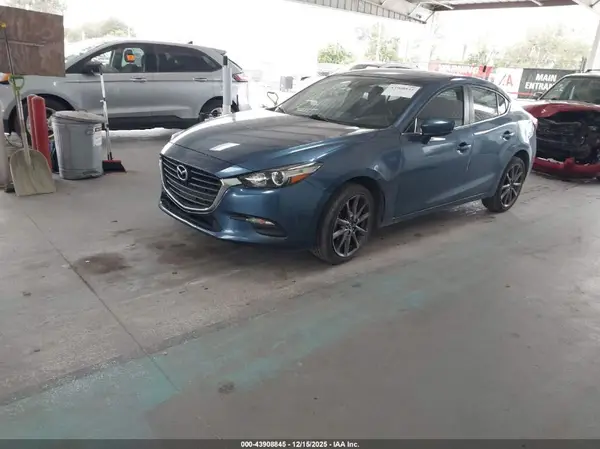 3MZBN1V38JM260449 2018 MAZDA 3 - Image 2