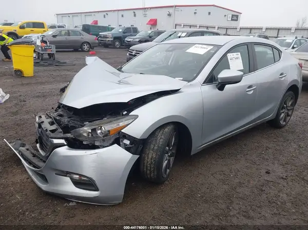 3MZBN1V38JM277042 2018 MAZDA 3 - Image 2
