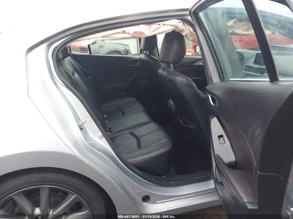 3MZBN1V38JM277042 2018 MAZDA 3 - Image 8