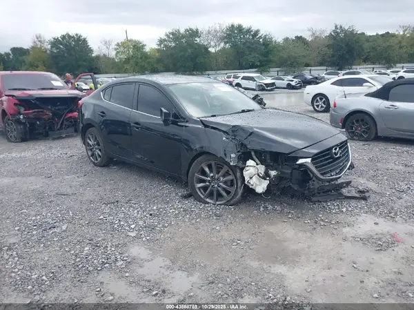 3MZBN1V39JM160070 2018 MAZDA 3 - Image 1