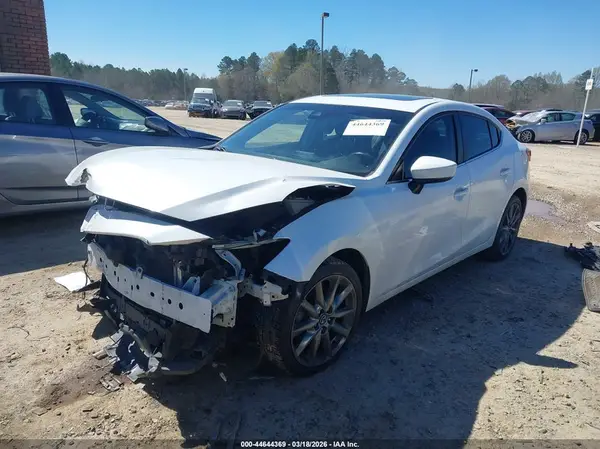 3MZBN1V39JM188385 2018 MAZDA 3 - Image 2