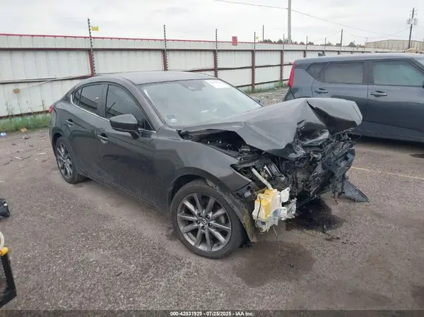 3MZBN1V39JM190329 2018 MAZDA 3 - Image 1