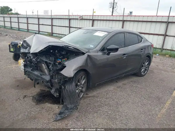 3MZBN1V39JM190329 2018 MAZDA 3 - Image 2