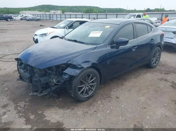 3MZBN1V39JM197832 2018 MAZDA 3 - Image 2