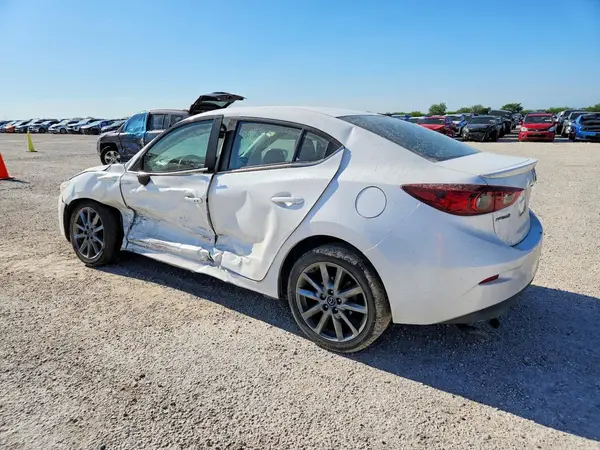 3MZBN1V39JM203063 2018 MAZDA 3 - Image 2