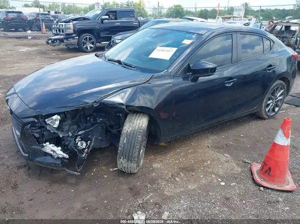 3MZBN1V39JM204813 2018 MAZDA 3 - Image 2