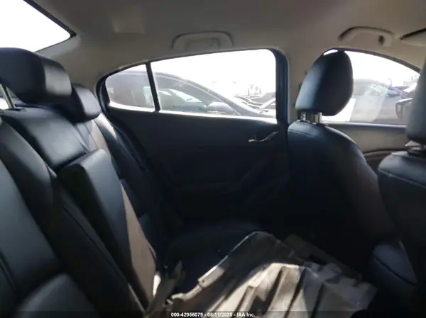 3MZBN1V39JM210790 2018 MAZDA 3 - Image 8