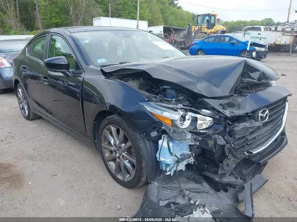 3MZBN1V39JM223684 2018 MAZDA 3 - Image 1
