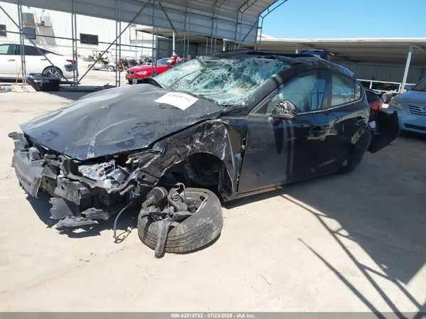 3MZBN1V39JM230067 2018 MAZDA 3 - Image 2